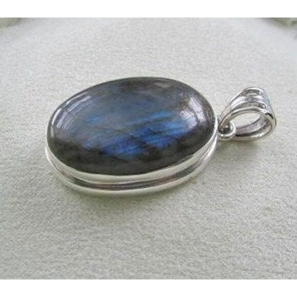 Sterling Silver Labradorite Pendant - Picture 2 of 3
